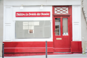 Théâtre La Croisée des Chemins Situé au 43 rue Mathurin Régnier, 75015 Paris, dans le quartier de Volontaires-Pasteur, la salle a été fondée en juillet 2016. 